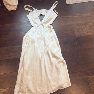 Elegant White Sleeveless Dress